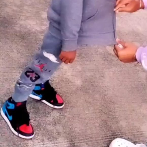 Air Jordan 1 Retro High OG "UNC To Chicago" (Preschool) - Picture 7 of 7